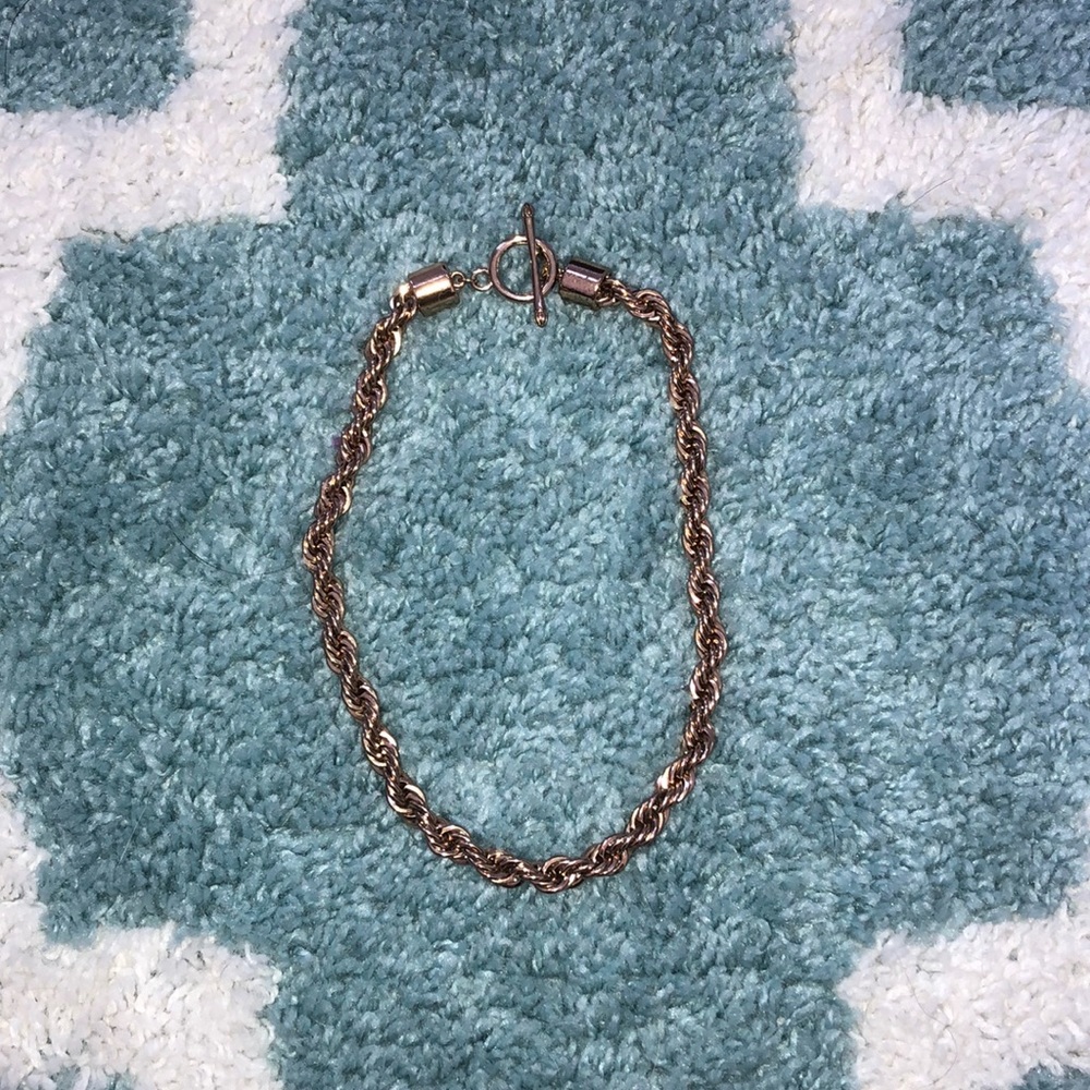 Gold necklace with really cute clasp in back